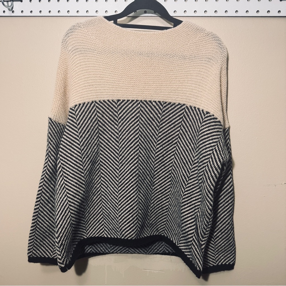 SHEIN Black and Cream Crew Neck Sweater with Chevron Pattern